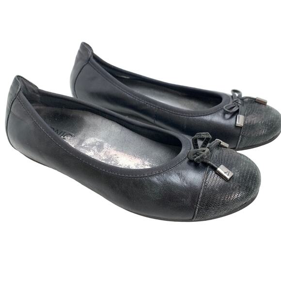 Vionic Womens Slip On Black Leather Ballet Flats Shoes Bow Toe Loafers sz 7 - Picture 1 of 16
